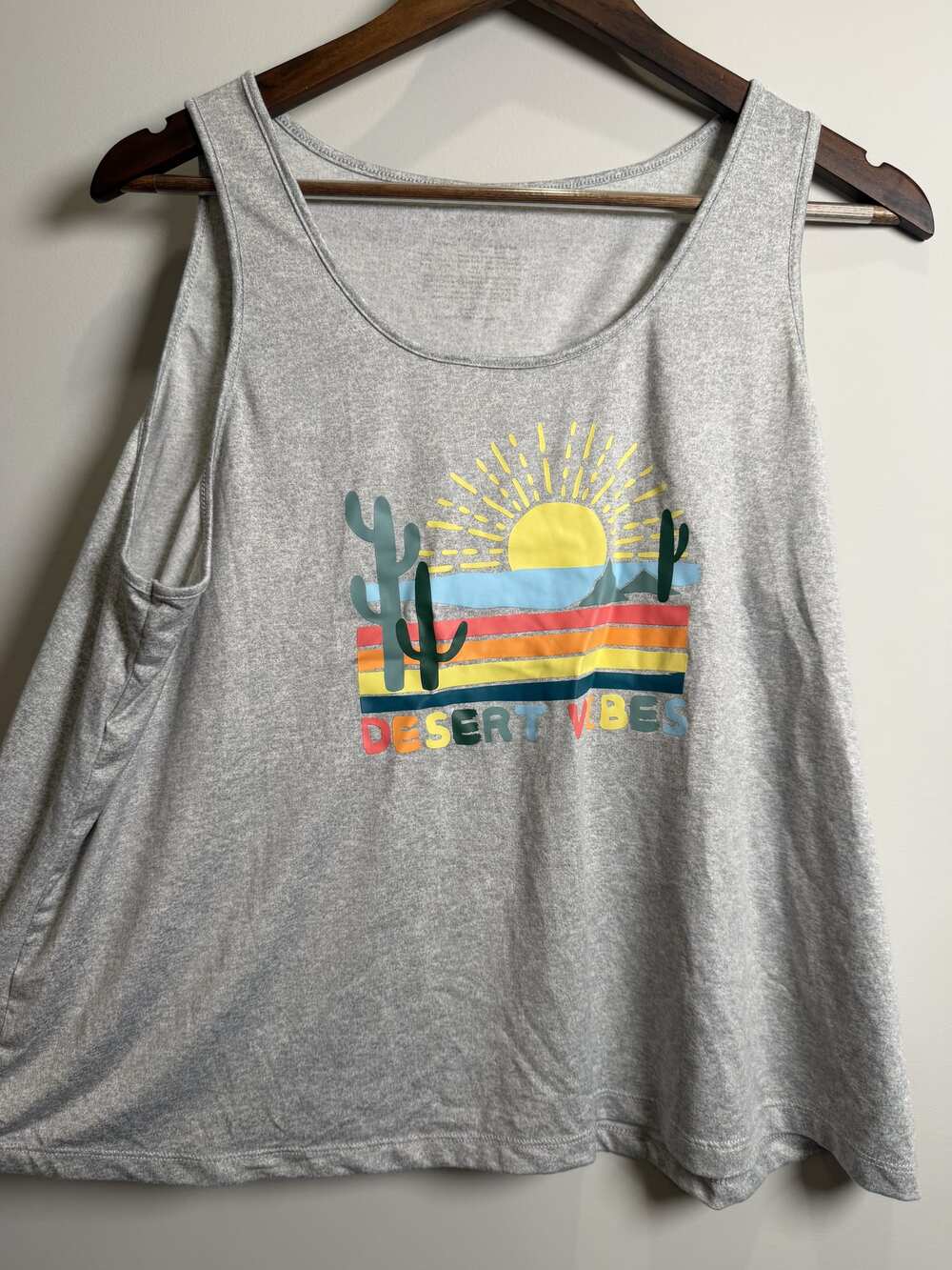 Gray Sleeveless “Desert Vibes” Graphic Tank Top